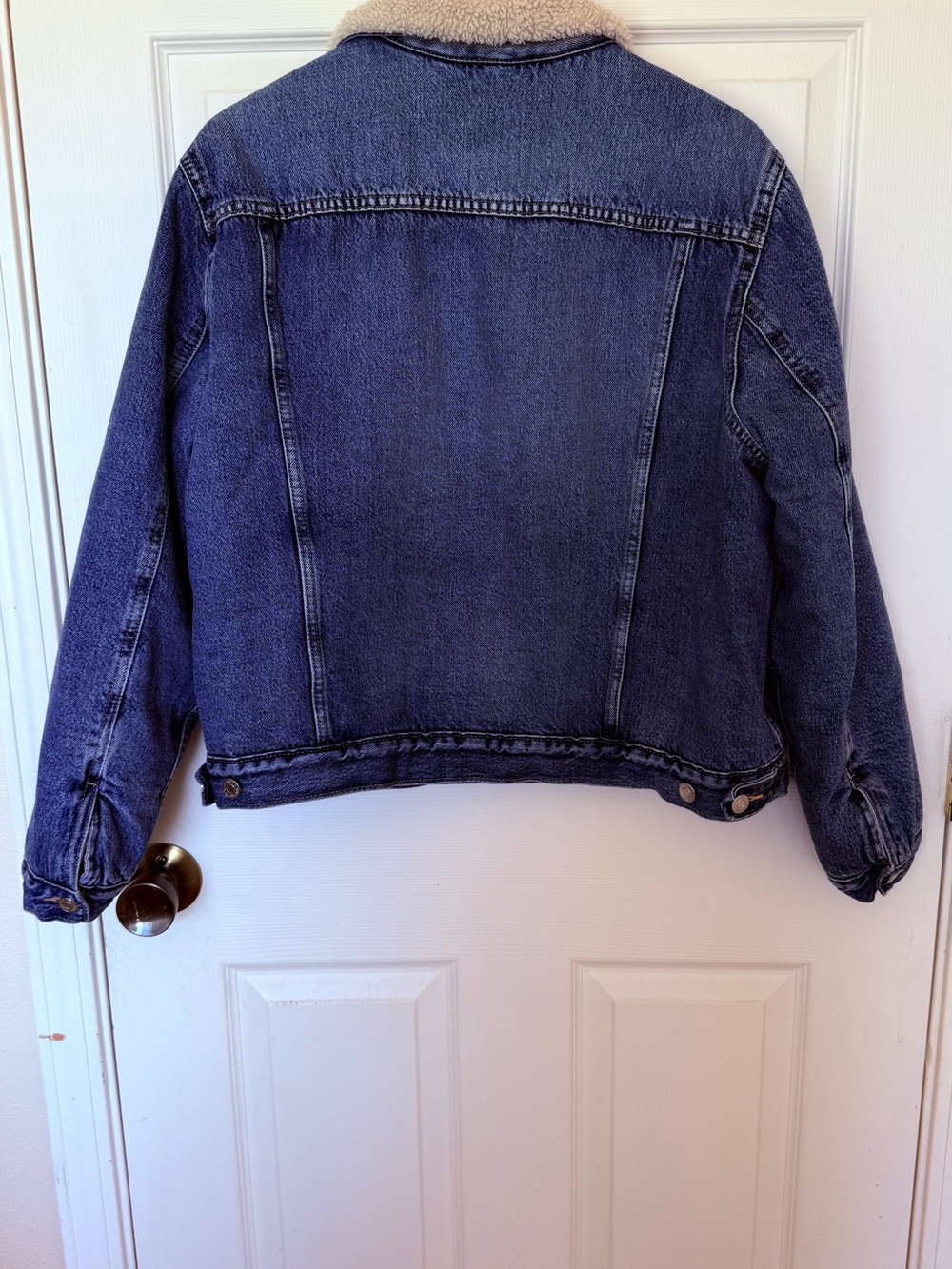 GAP Blue Denim Jacket with Cream Sherpa Lining - Picture 6 of 11